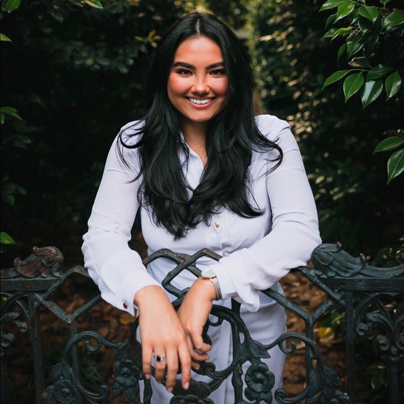 Meet your Posher, Madison - Picture 2 of 3